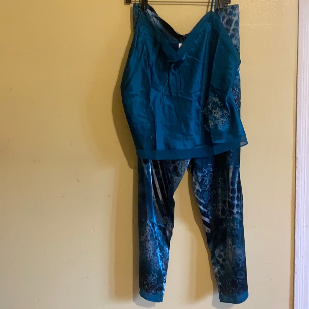 Ladies sleepwear